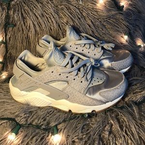 Gray Nike Size 9 Hurraches